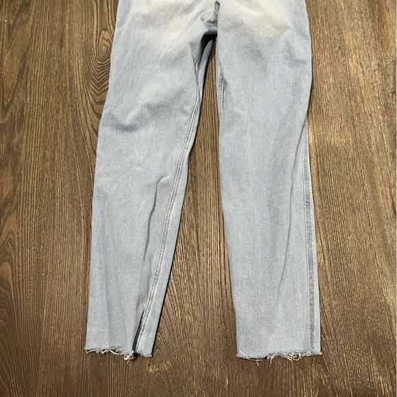 Hollister Ultra High-Rise Mom Jeans Vintage Stretch Whisker Light Wash 25x27 - Picture 10 of 12